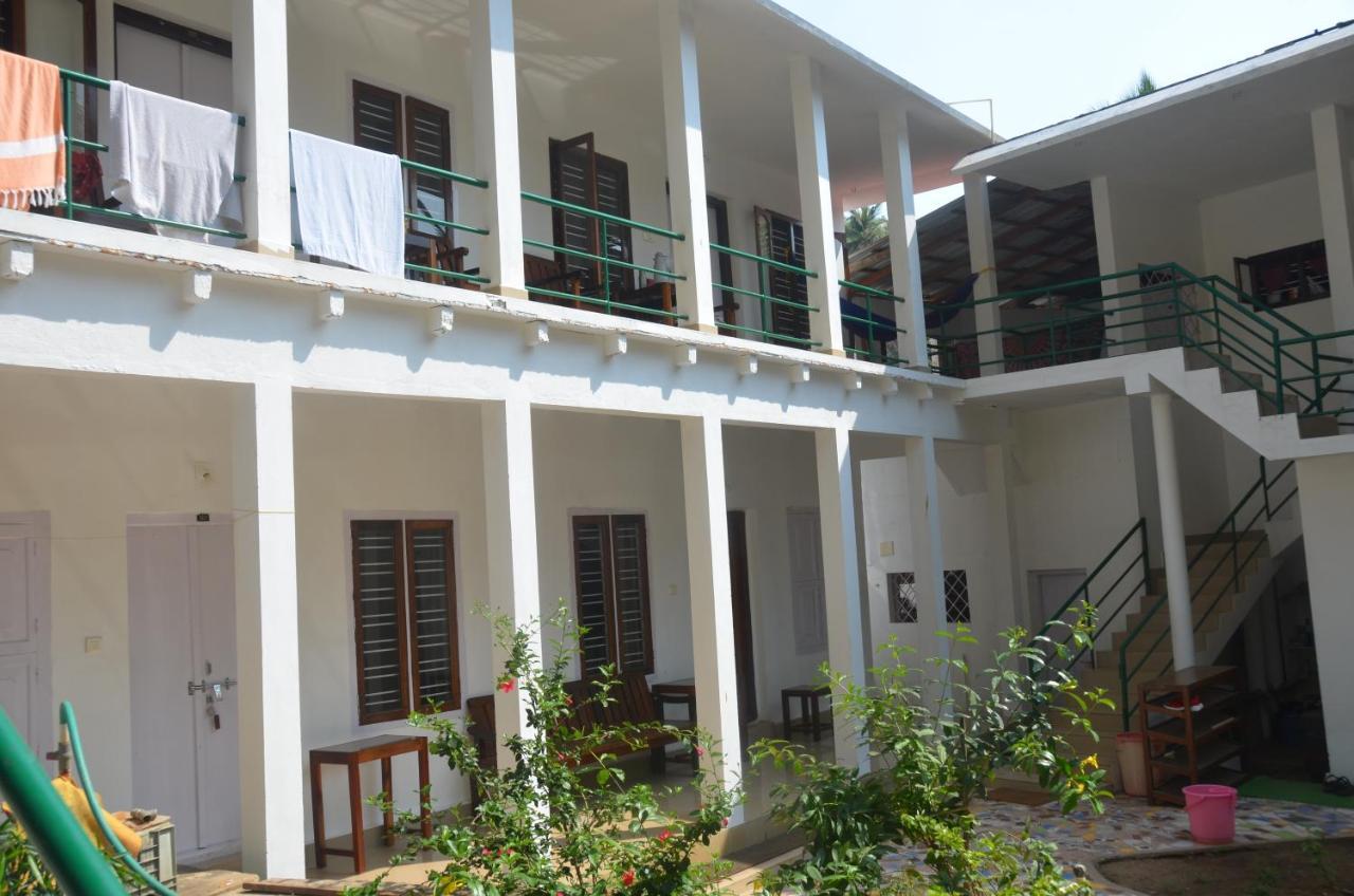 Arya Homestay Bougain Villa جوكارنا المظهر الخارجي الصورة
